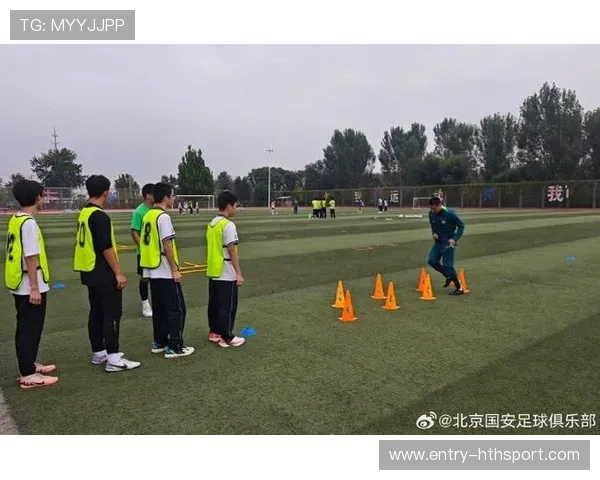 联盟推广足球入学校项目培养校园足球氛围，校园足球如何进行推广