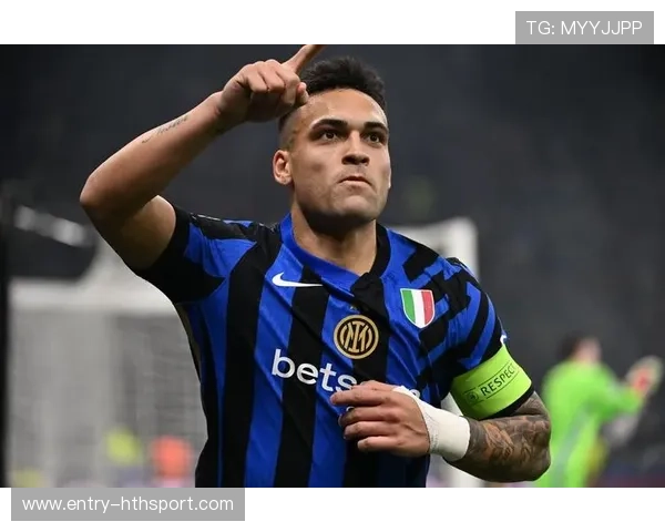 国际米兰训练课上劳塔罗连续成功背身接球，教练组称稳定度提升