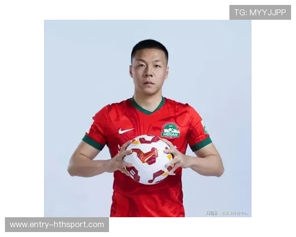 石家庄功夫牛梓屹中场断球，顺势直传打到身后